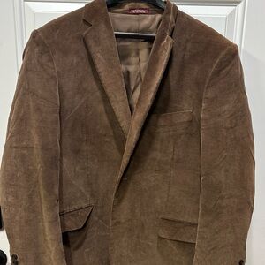 Covington Men’s sports coat in great condition. Size 42R